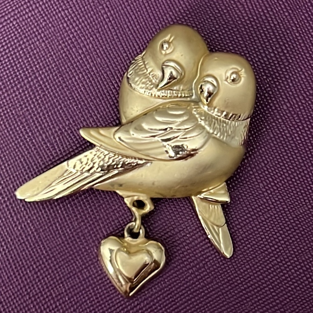 CAJC Love Birds Gold Tone Pin Brooch with Heart. Signed. Pre-owned